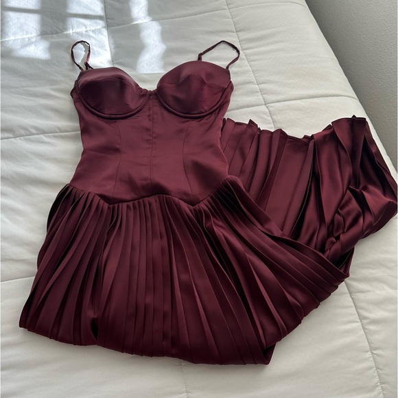 HOUSE OF CB Beau Dress - Picture 10 of 10